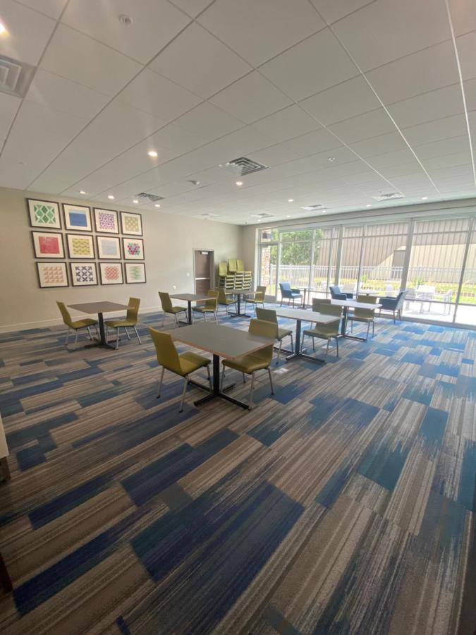 Holiday Inn Express & Suites - Madison West - Middleton By Ihg Eksteriør bilde
