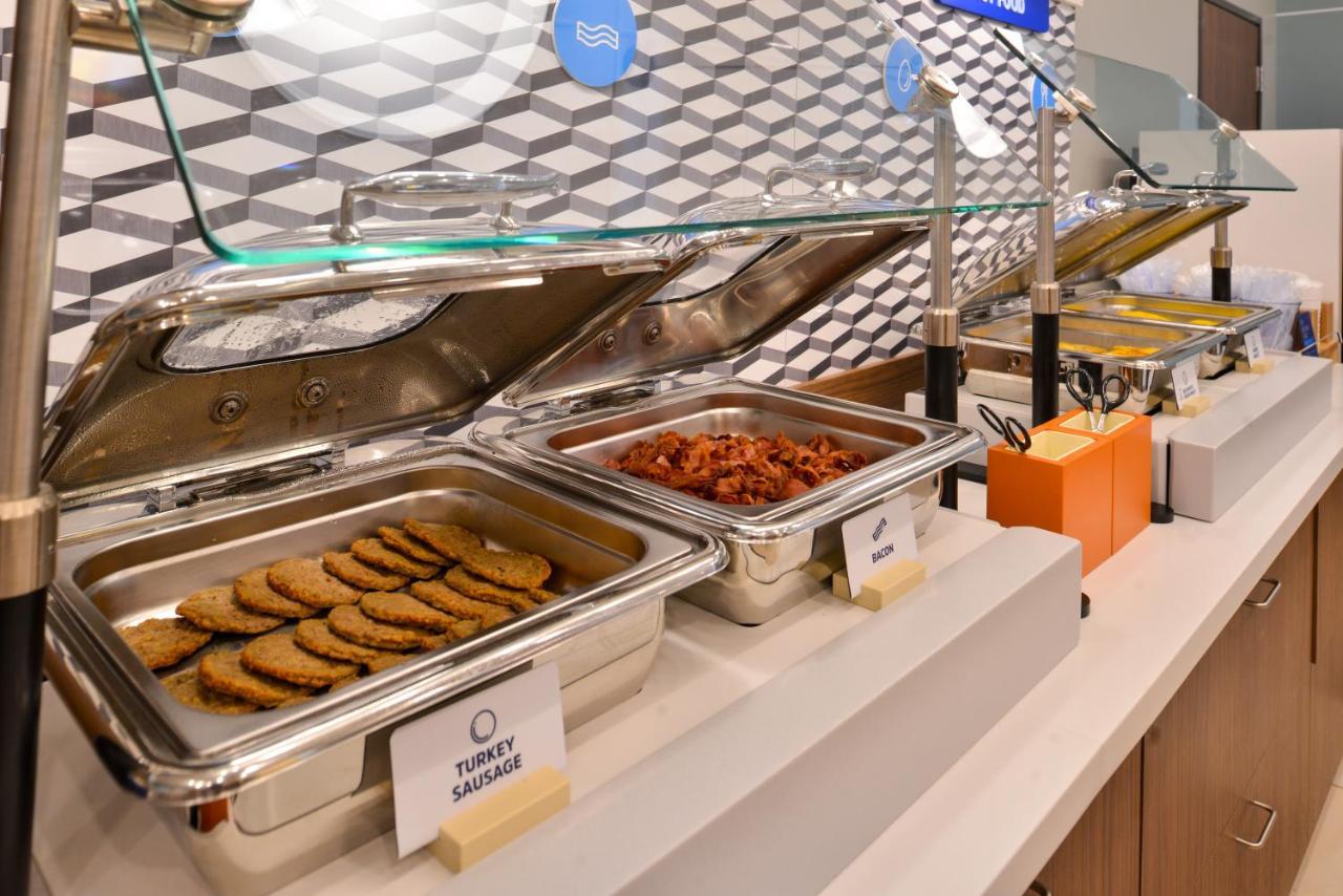 Holiday Inn Express & Suites - Madison West - Middleton By Ihg Eksteriør bilde