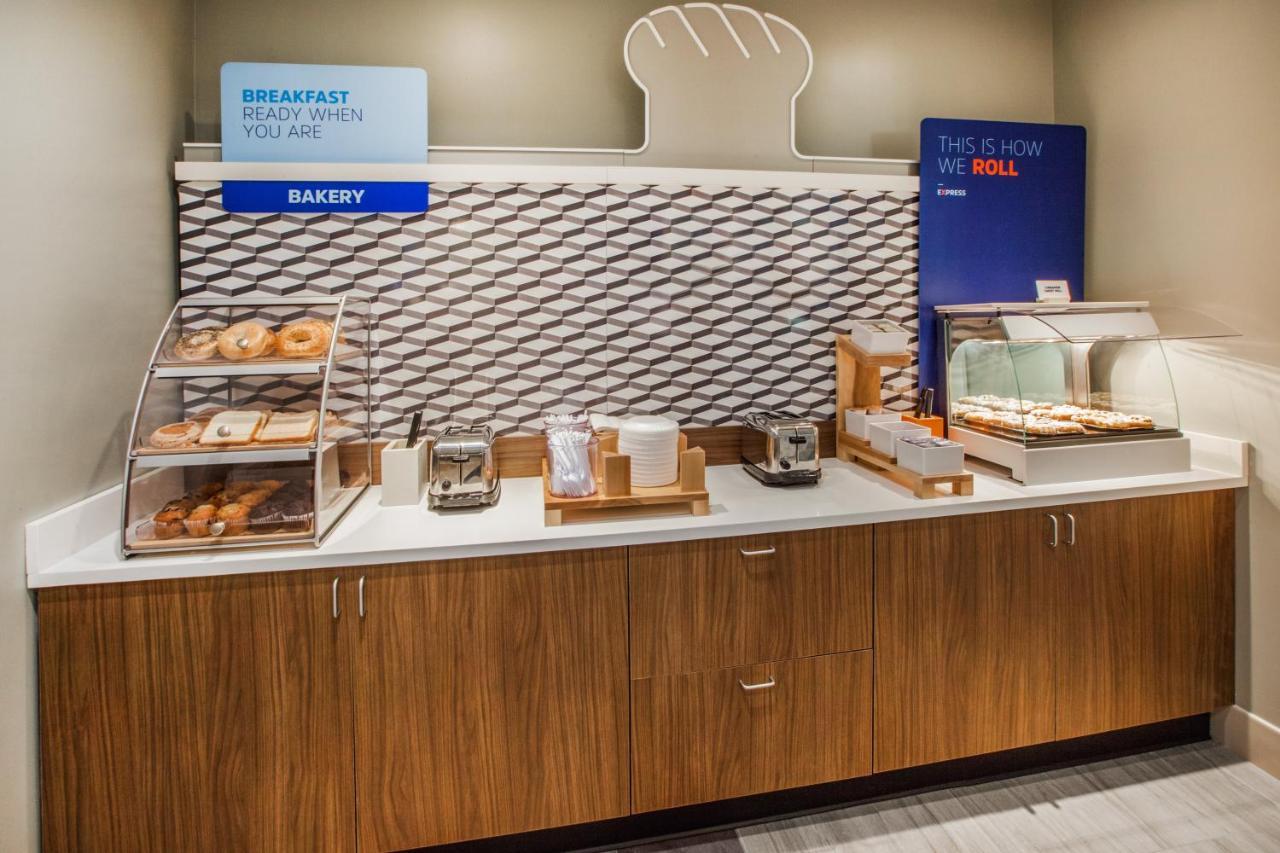 Holiday Inn Express & Suites - Madison West - Middleton By Ihg Eksteriør bilde