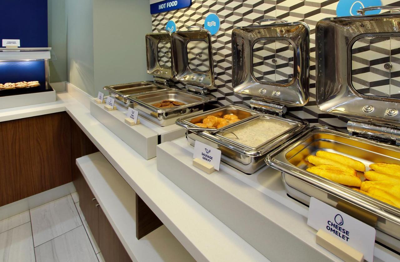 Holiday Inn Express & Suites - Madison West - Middleton By Ihg Eksteriør bilde