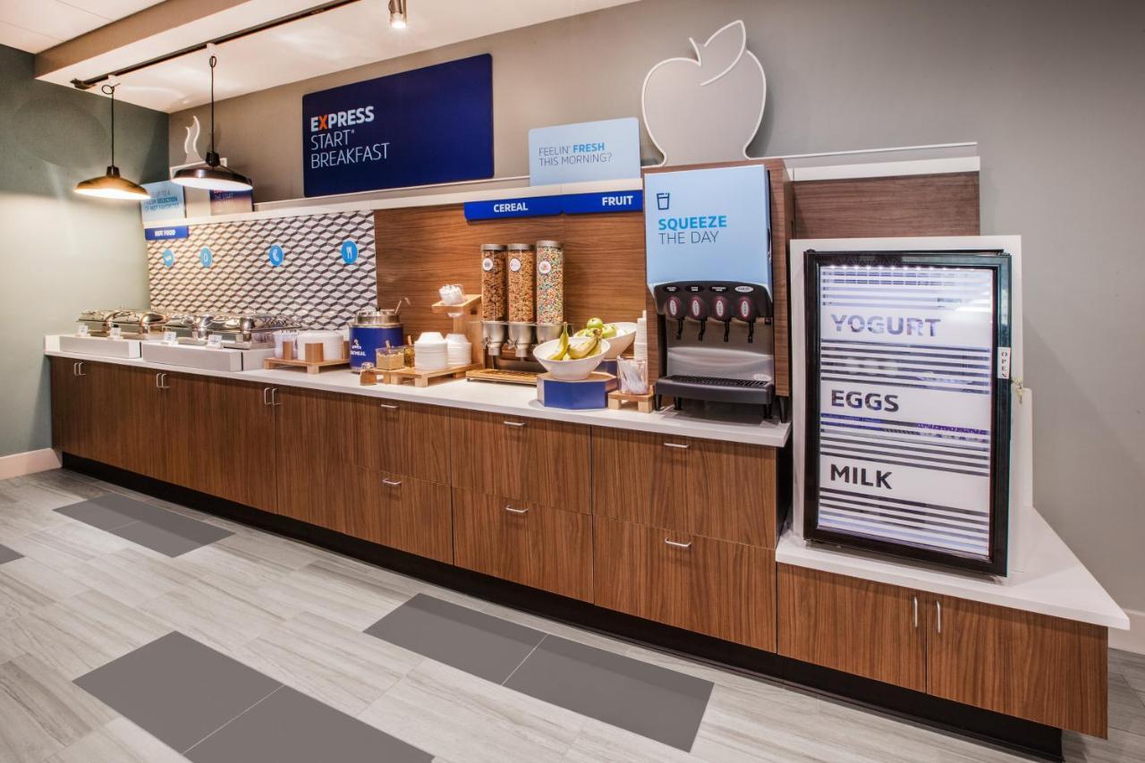Holiday Inn Express & Suites - Madison West - Middleton By Ihg Eksteriør bilde