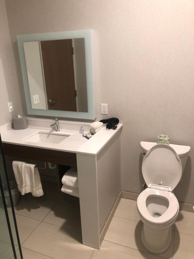 Holiday Inn Express & Suites - Madison West - Middleton By Ihg Eksteriør bilde