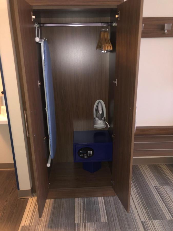 Holiday Inn Express & Suites - Madison West - Middleton By Ihg Eksteriør bilde