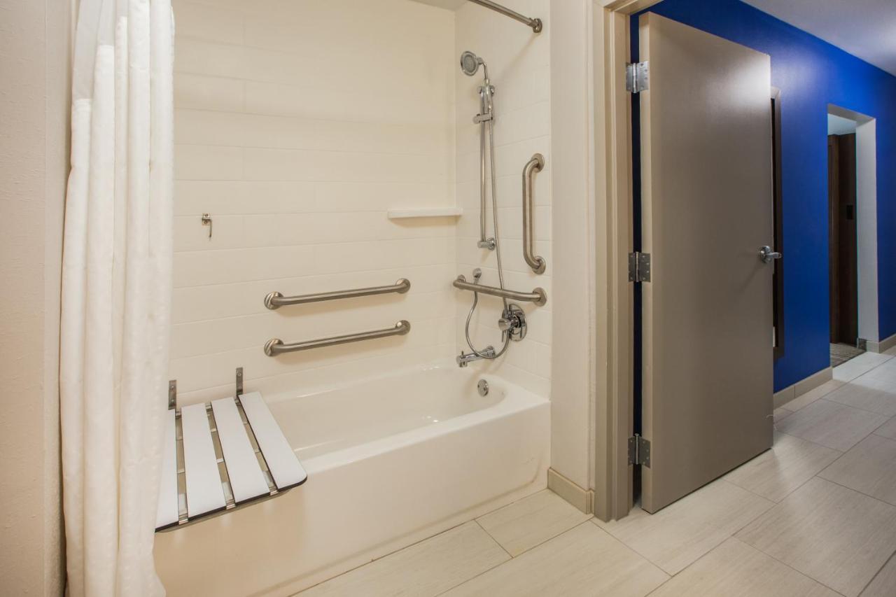 Holiday Inn Express & Suites - Madison West - Middleton By Ihg Eksteriør bilde
