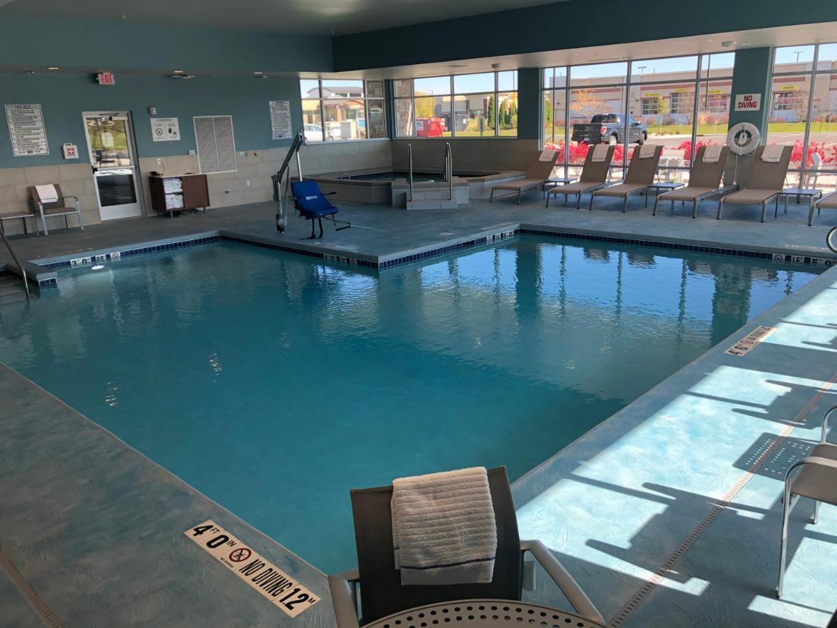 Holiday Inn Express & Suites - Madison West - Middleton By Ihg Eksteriør bilde