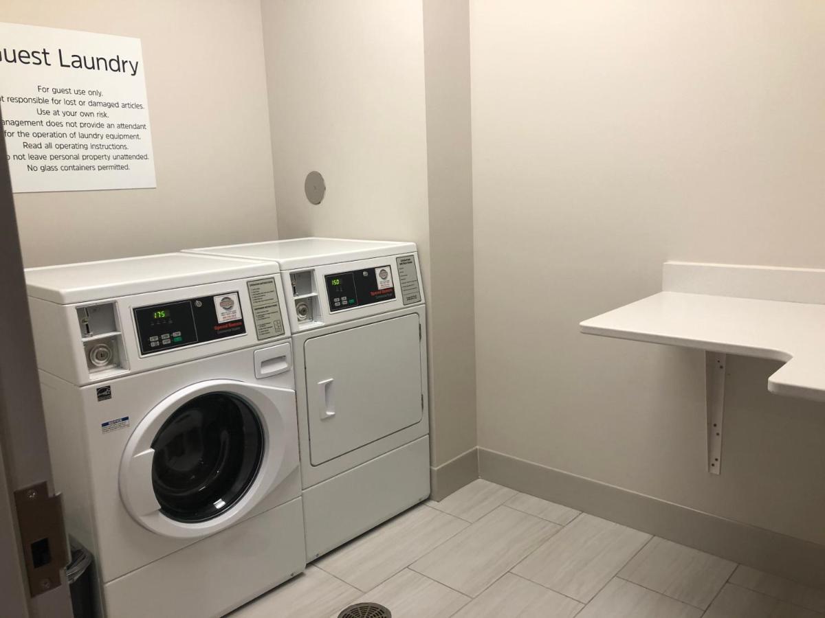 Holiday Inn Express & Suites - Madison West - Middleton By Ihg Eksteriør bilde