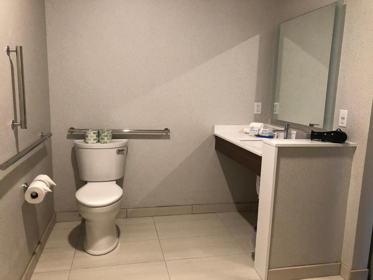 Holiday Inn Express & Suites - Madison West - Middleton By Ihg Eksteriør bilde