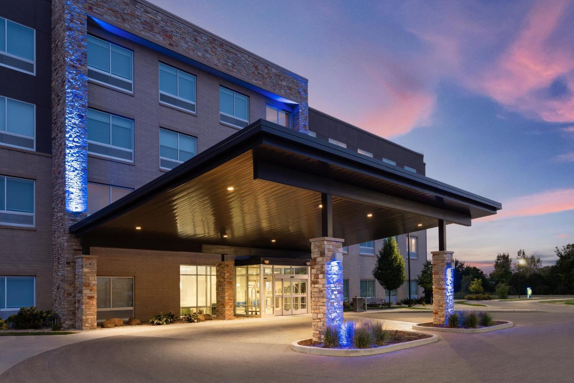 Holiday Inn Express & Suites - Madison West - Middleton By Ihg Eksteriør bilde