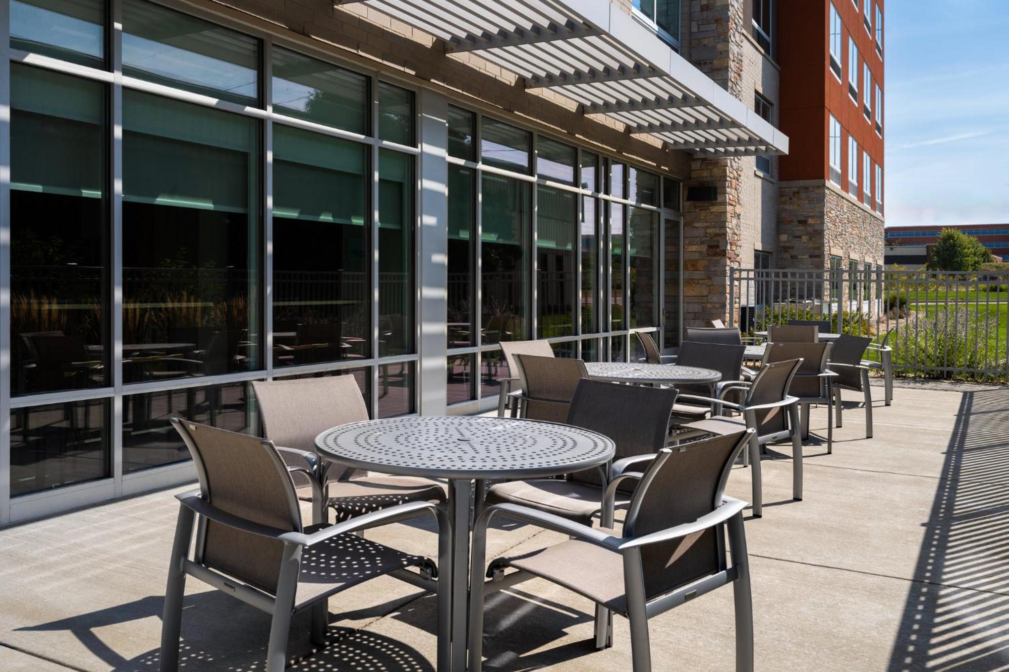 Holiday Inn Express & Suites - Madison West - Middleton By Ihg Eksteriør bilde
