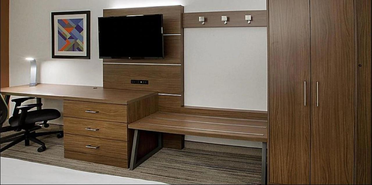 Holiday Inn Express & Suites - Madison West - Middleton By Ihg Eksteriør bilde